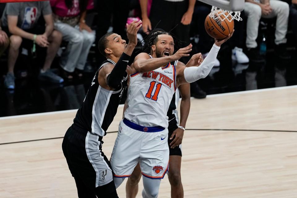 乐竞体育尼克斯全力挽留米切尔·罗宾逊