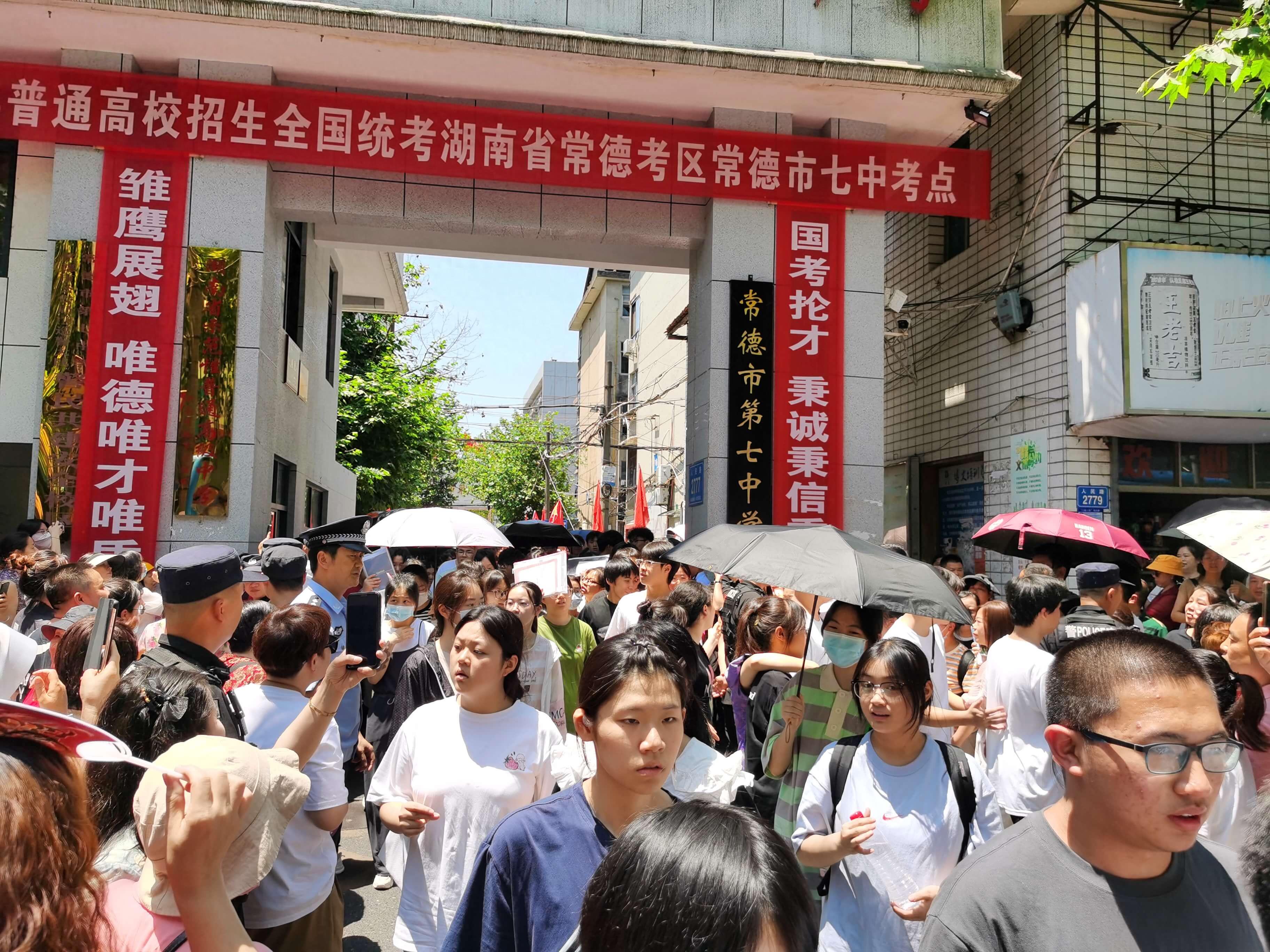 Shams：勒布朗·詹姆斯目前并不急于做出决定，也没有设定时间表