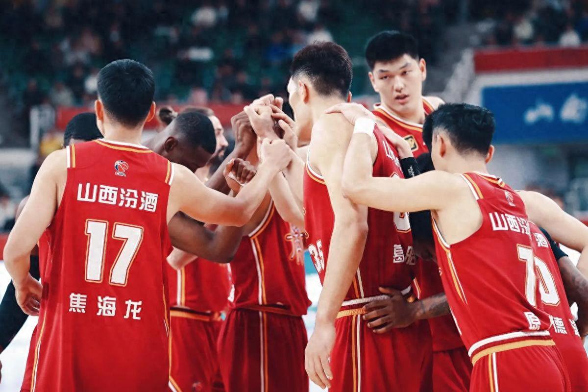记者：快船愿做鹿凯交易的第三方，将5号签送走以此得到布朗