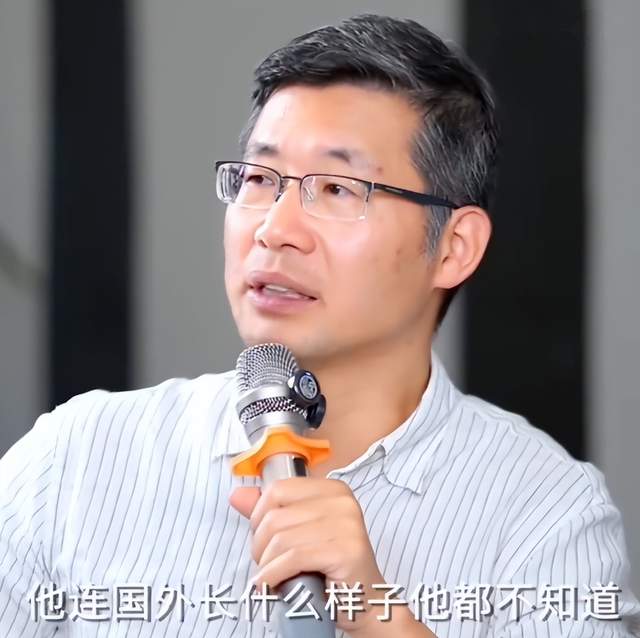 比尔·西蒙斯设想:勒布朗·詹姆斯可能推迟签约,到赛季中再签