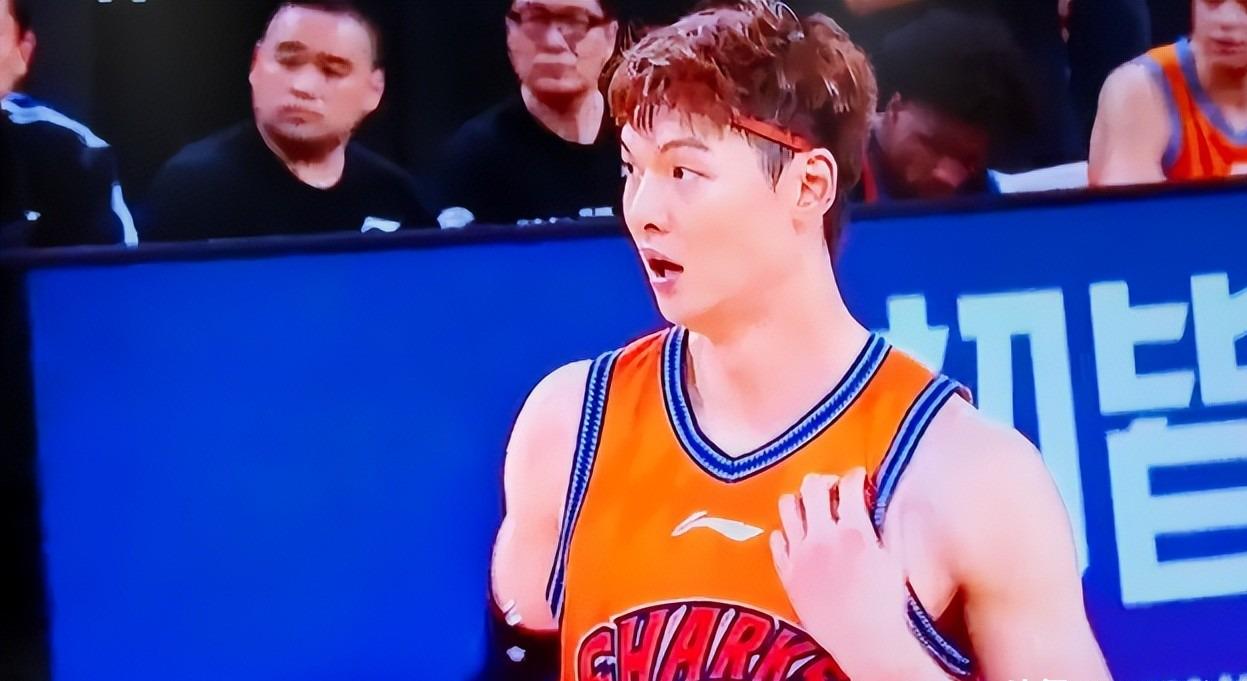 乐竞体育詹姆斯还是那么受欢迎!富保罗:有10
