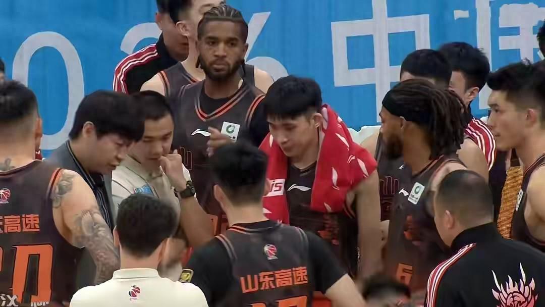 乐竞体育绝妙,湖人队新阵容被NBA评论员比尔·西蒙斯起绰号“Snowtime”