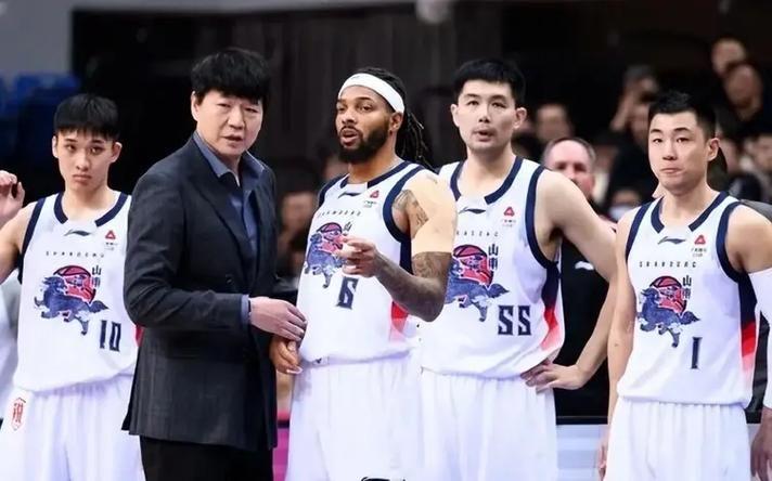 乐竞体育老鹰1年1400万美元留住澳洲中锋，他们也是付出了不小的代价？