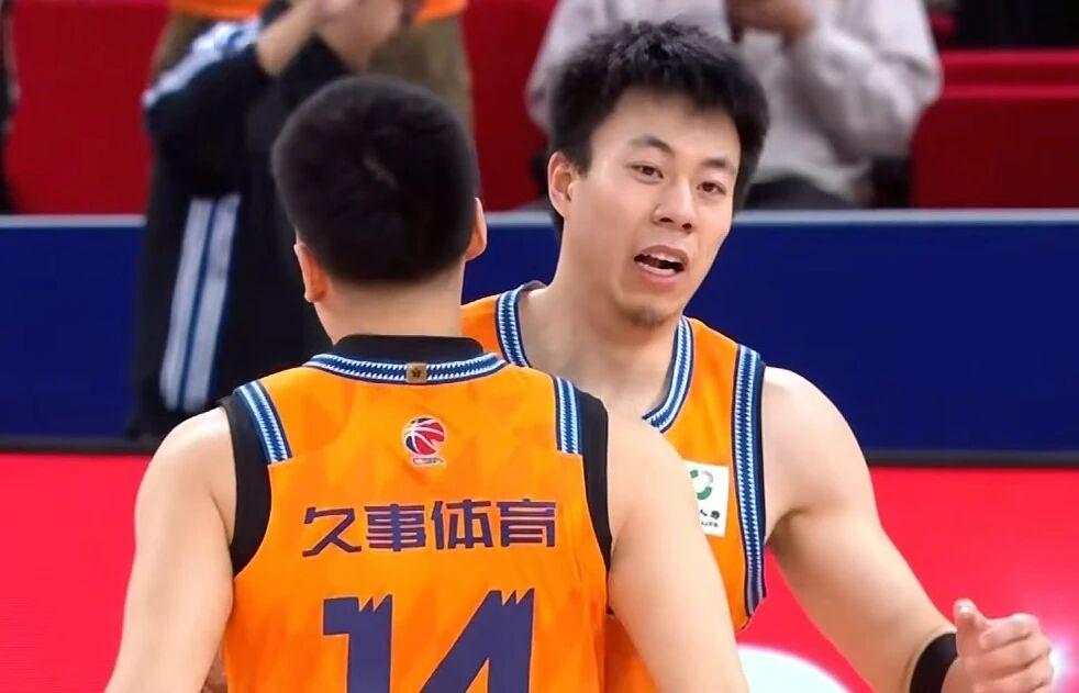 乐竞体育总决赛G5：马刺主场强压尼克斯 文班哈珀发挥出色，福克斯拖后腿