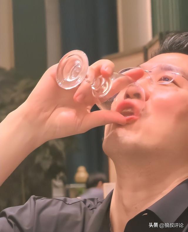 火箭两年合同签下签湖人后场大闸,他们并没有使用全额中产特例?