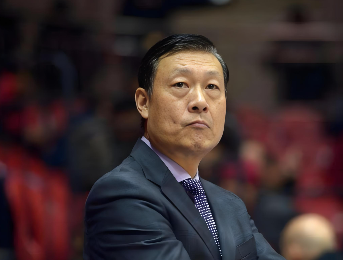 痛失好局，瑞士主帅雅金在球队被卡塔尔绝平后怒摔水瓶