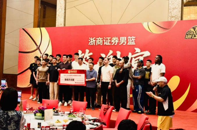 记者：帕普萨尔首选加盟摩纳哥，但森林介入可能会转变形势