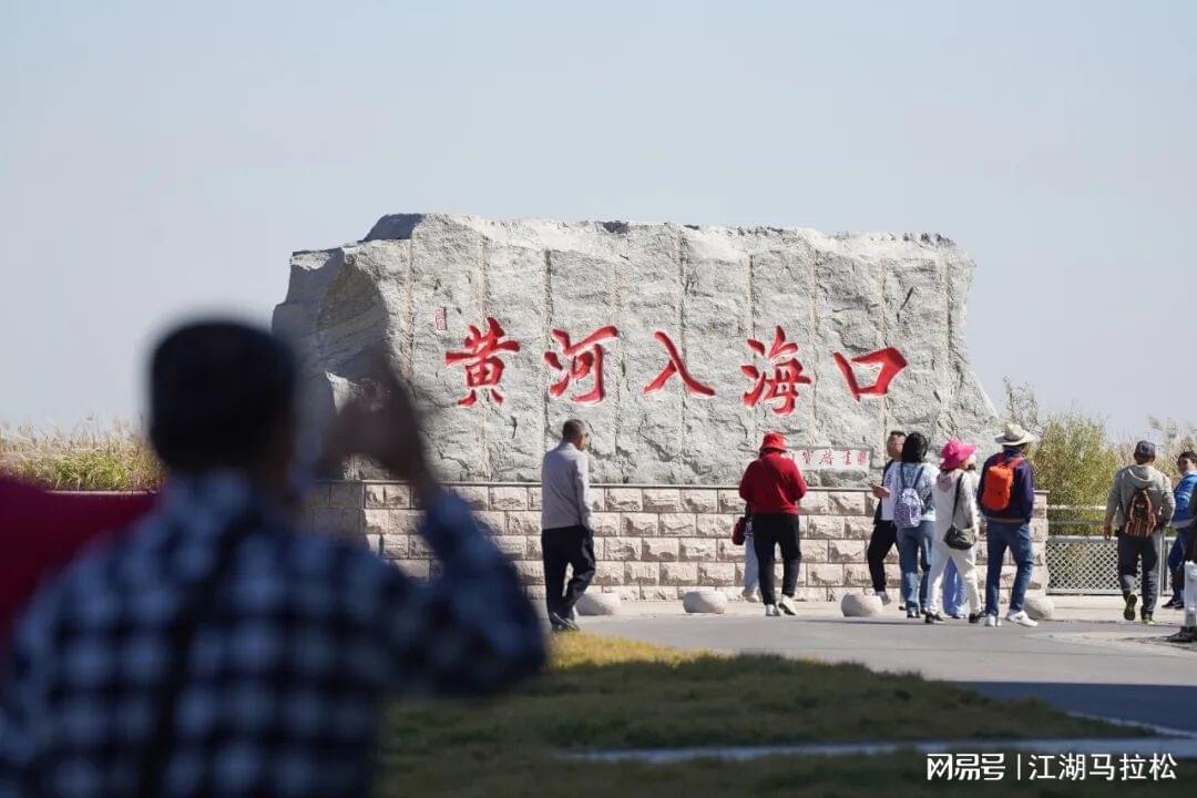队报：里昂与多特就550万欧签下迪朗维尔达成协议